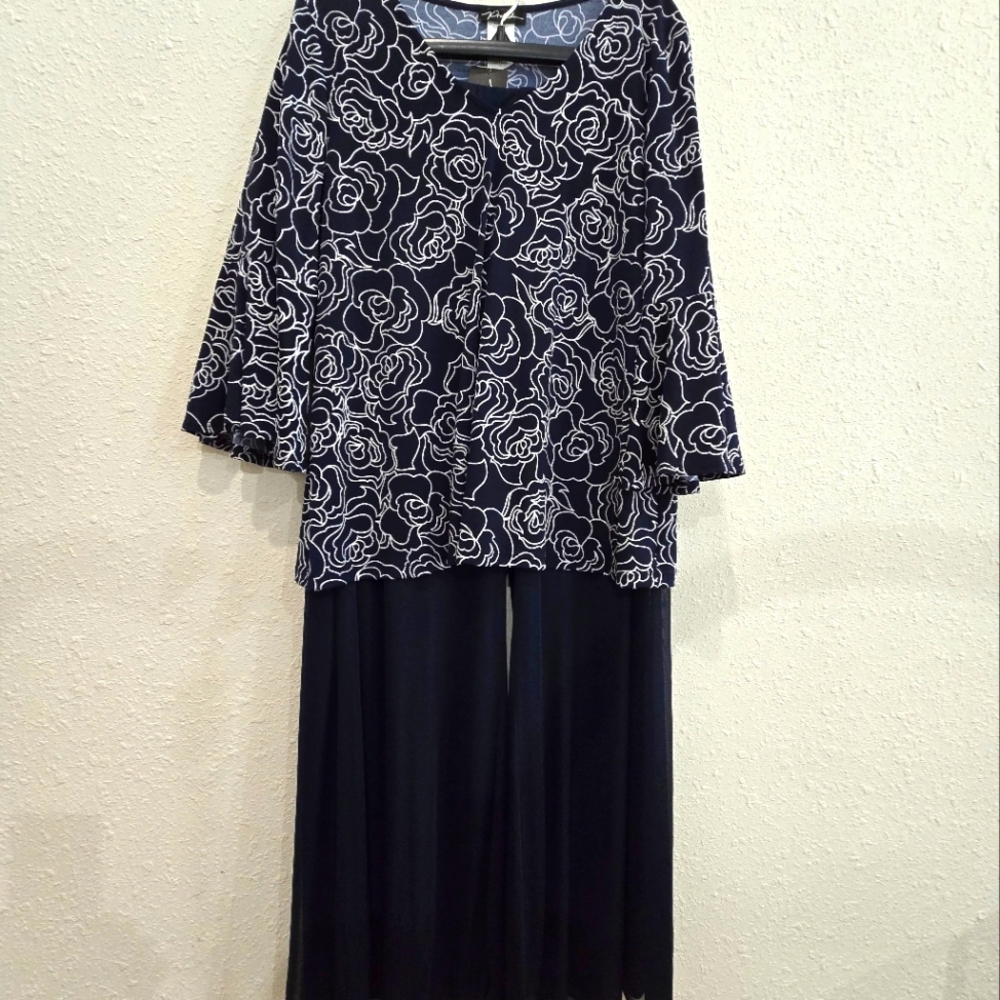 Ladies Formal Outfit, Size Large